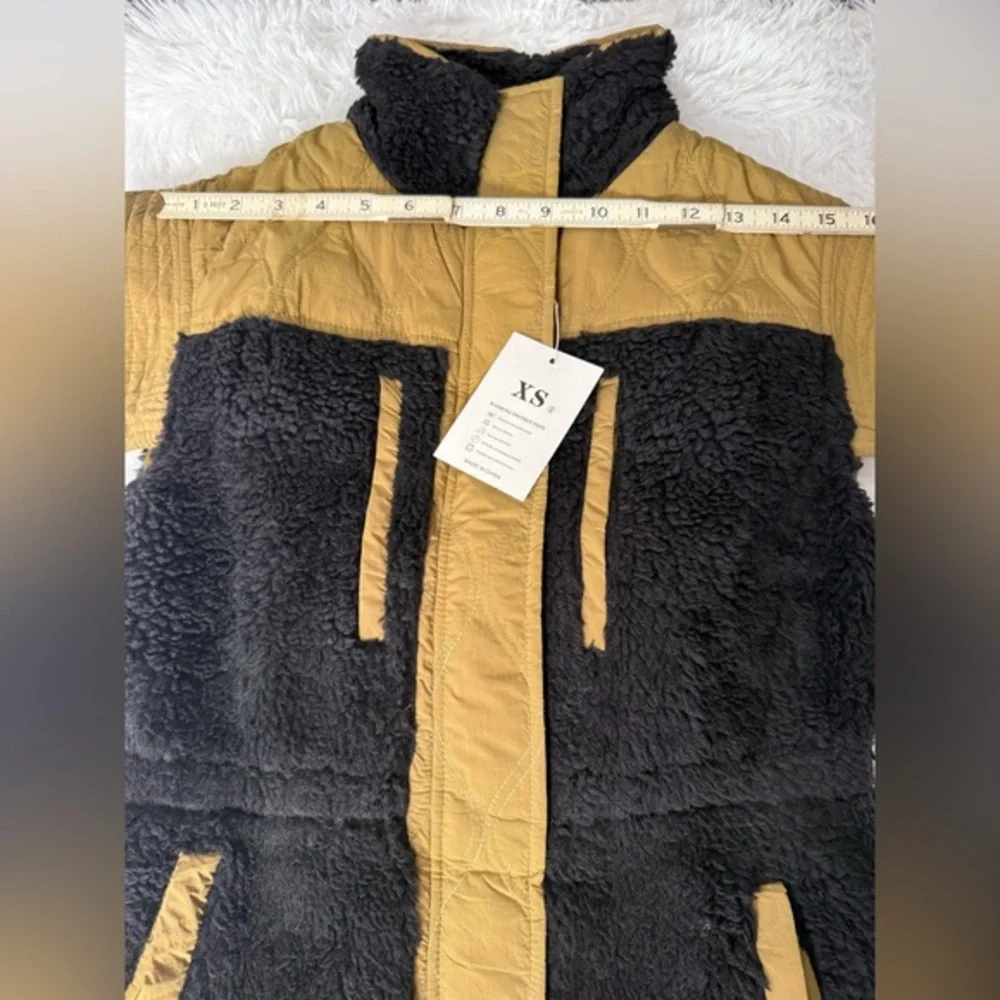 NWT faux fur lined olive green vest XS - Picture 5 of 10